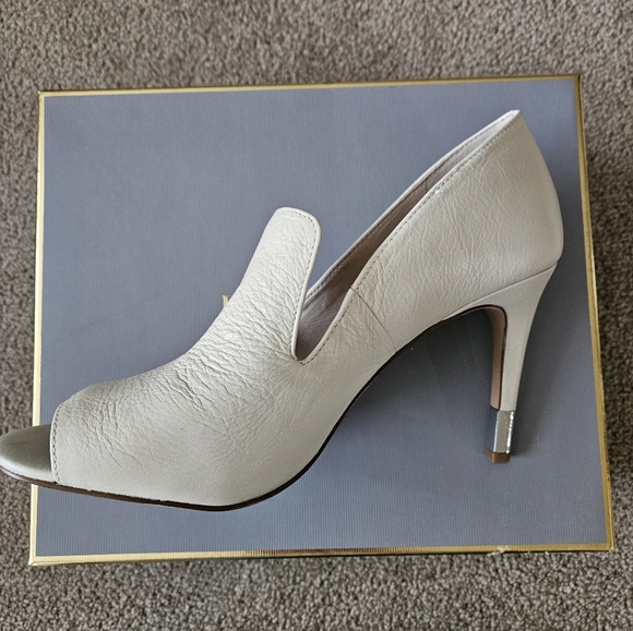 Louise et Cie Cream Leather Heels - Picture 3 of 4